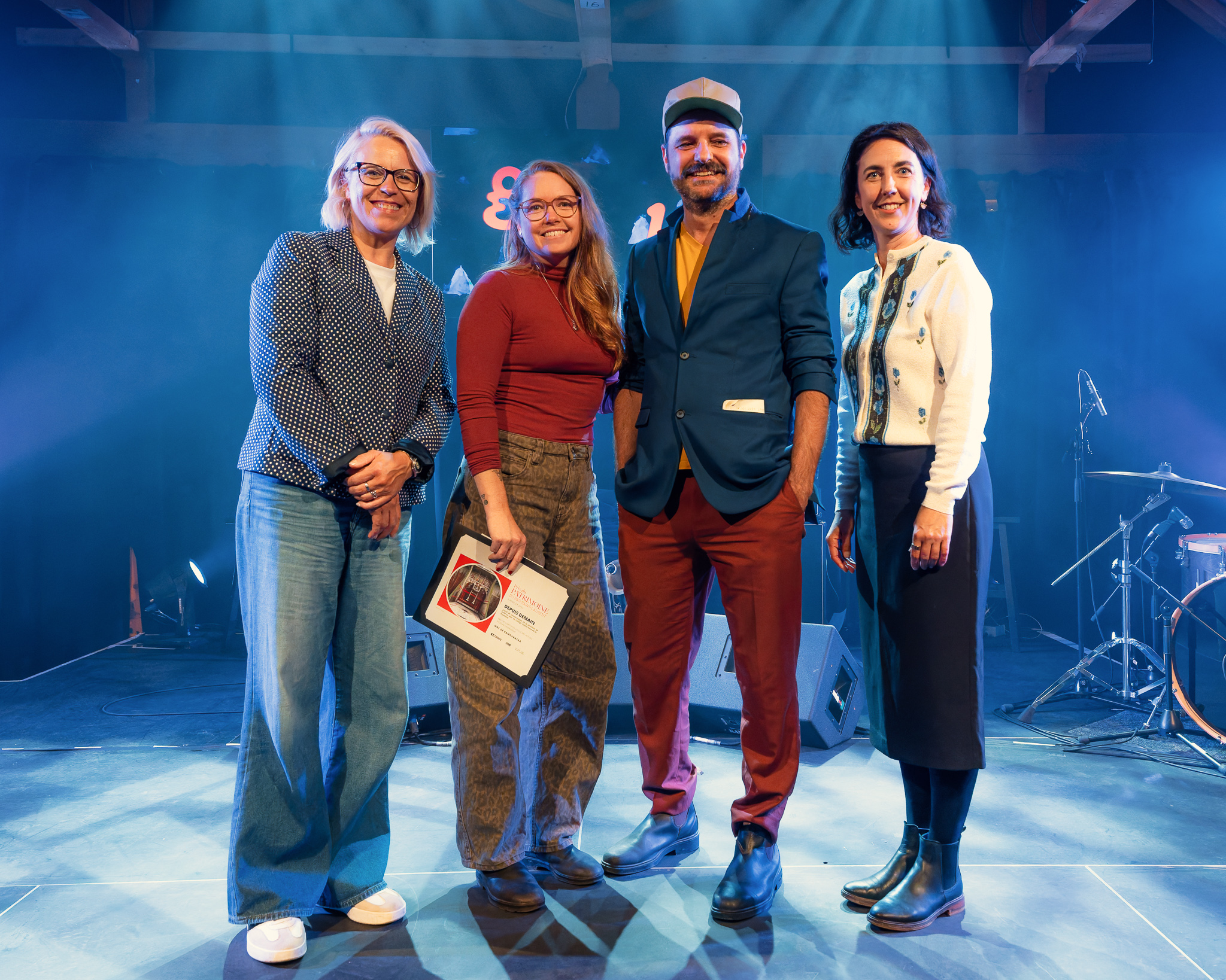 Sur l'image, de gauche à droite : Marie-Josée Lavoie, journaliste et vidéaste à NousTV, Geneviève Moreau, directrice générale de Vrille Art actuel, Nicolas Laverdière et Dominique Lapointe, directrice générale de CBSL. Crédit photo Anthony François pour CBSL.